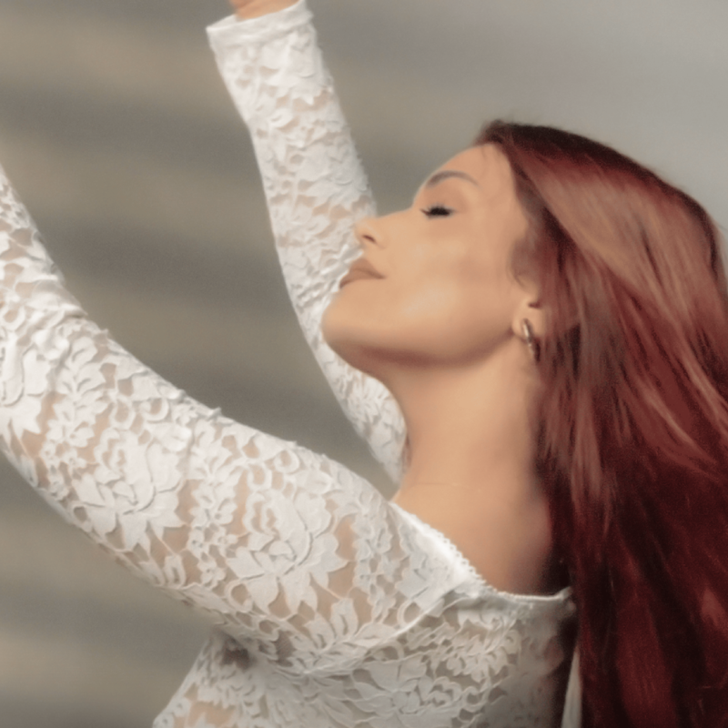 CECILIA ZANGO NOS TRANSPORTA AL VERANO CON SU NUEVO SINGLE ”LA ARENA”