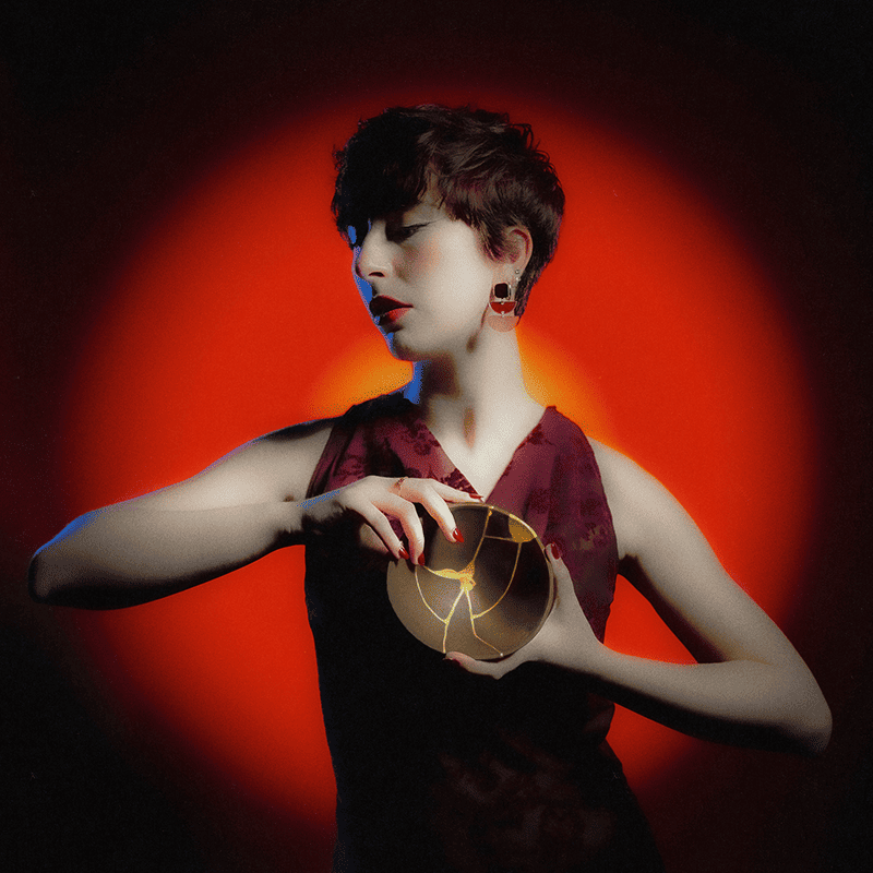 LU GARNET TRANSFORMA SUS CICATRICES EN ORO CON SU NUEVO SINGLE “KINTSUGI”
