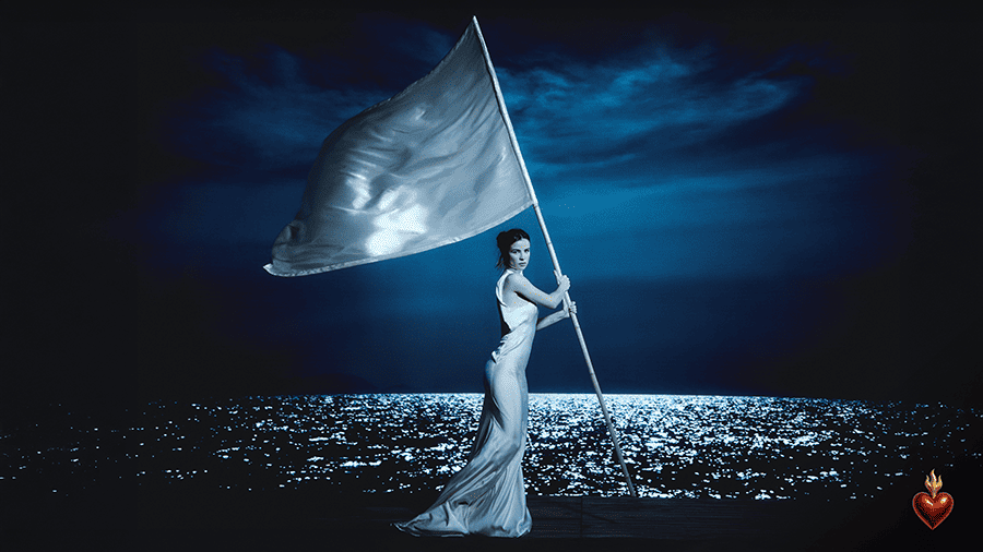 GIULIA BE PRESENTA EP EN ESPAÑOL Y LANZA VIDEO MUSICAL CONFESIONAL DE “BANDERA BLANCA”